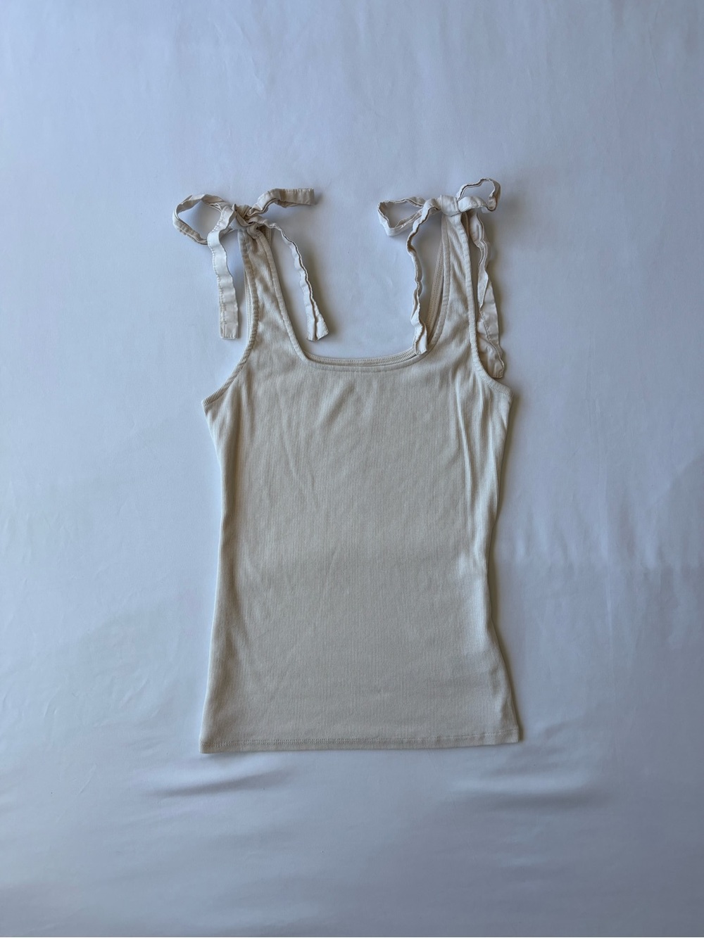 Cream bow fitted tank top